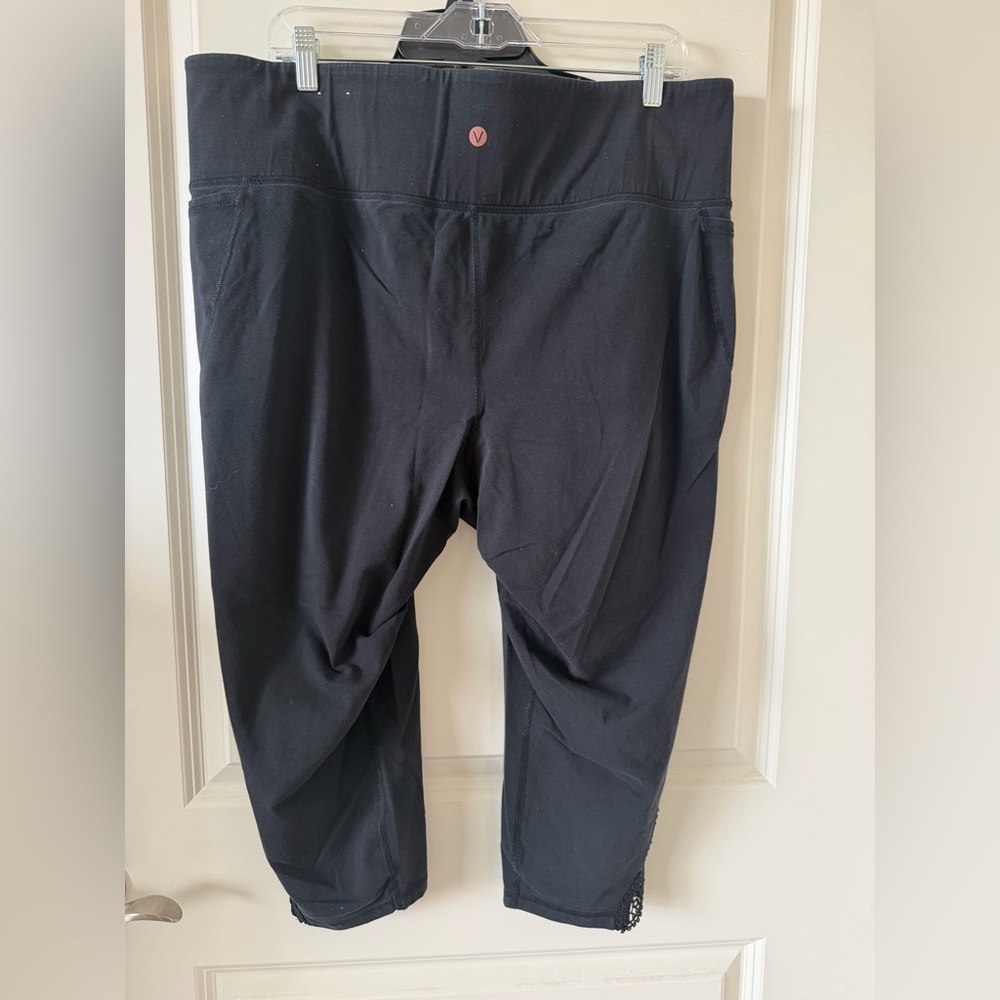 Livi Active Black Capri Leggings with Lace Sides Size 22/24 - Picture 2 of 8